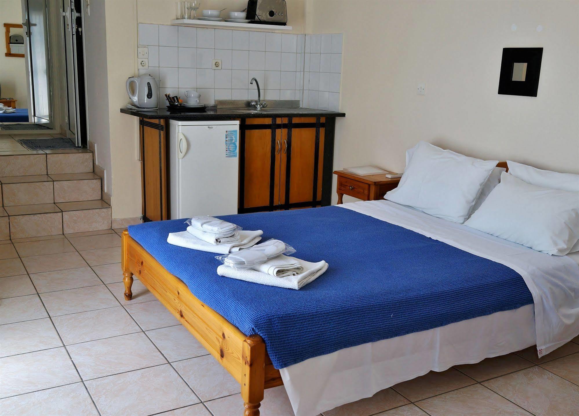 Omega Rooms Anaxos Ngoại thất bức ảnh